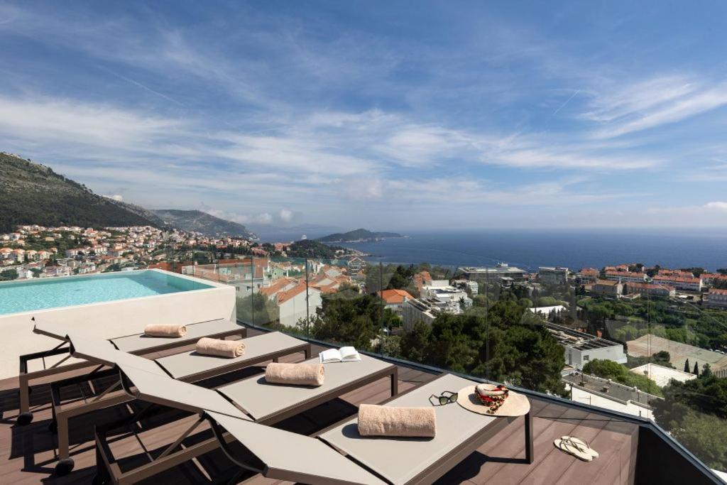 Modern In With Infinity Rooftop Pool Villa *