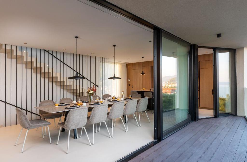 Modern In With Infinity Rooftop Pool Villa *